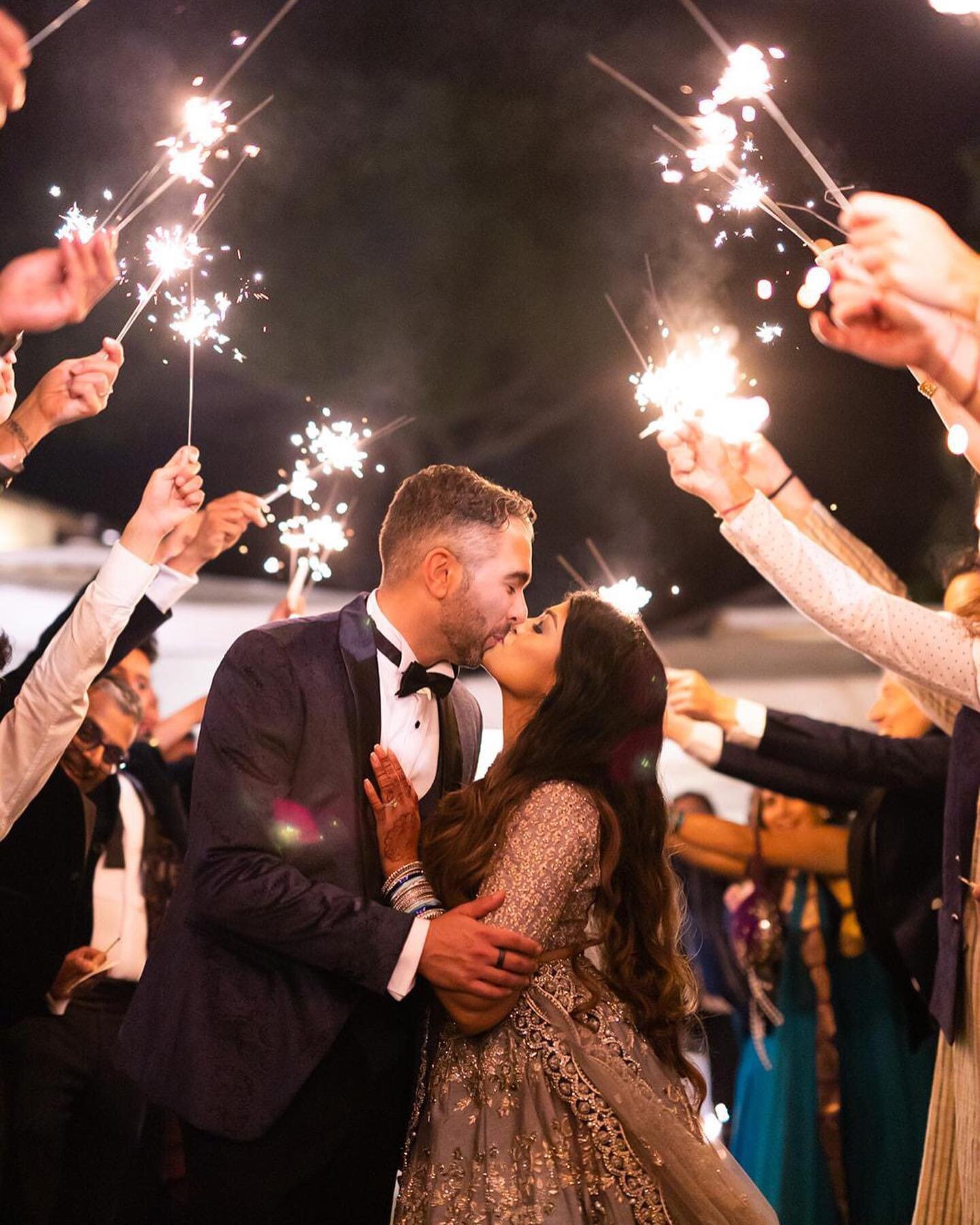 &hearts;️Sapere che ci scegliete per un giorno tanto importante come il vostro matrimonio &egrave; per noi una gioia inspiegabile!
Vi raccontiamo questa magnifica sensazione attraverso qualche scatto del meraviglioso #matrimonio di Laxmipriya e Valer