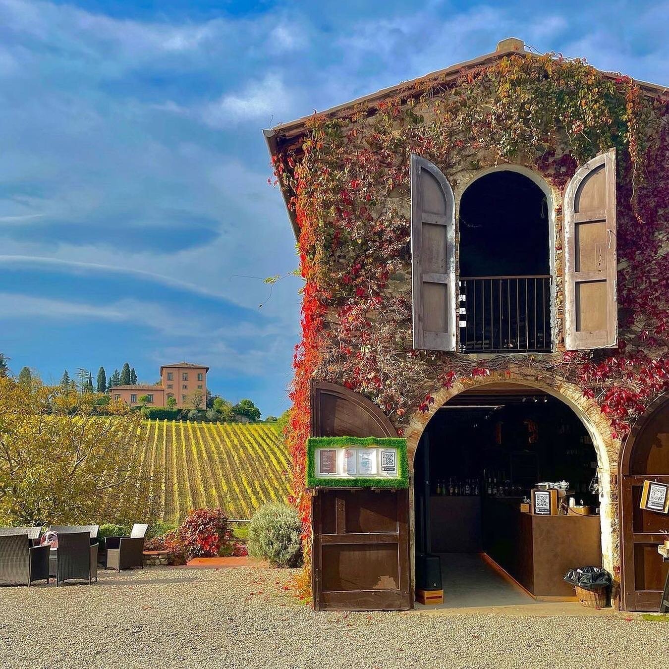 Quel preciso momento in cui tutto &egrave; perfetto! Ti aspettiamo tutti i giorni per il tuo aperitivo, nella location pi&ugrave; suggestiva della Toscana 
Vi aspettiamo a Villa Machiavelli 🙂
📸 @rora988 
📍Via degli Scopeti 64, San Casciano VP 
📲 